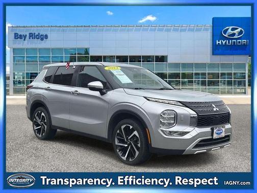 Mercury Gray Metallic 2023 Mitsubishi Outlander SE S-AWC