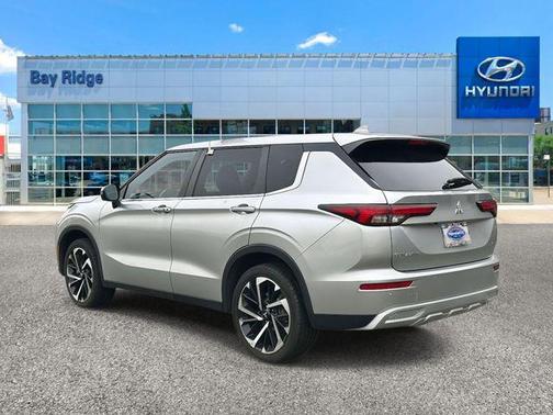 Mercury Gray Metallic 2023 Mitsubishi Outlander SE S-AWC