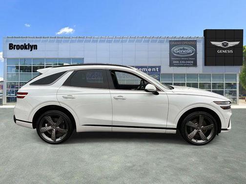 Uyuni White 2025 Genesis GV70 3.5T AWD Sport