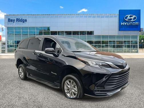 2026 Toyota Sienna LE