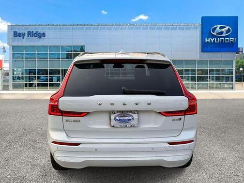 2022 Volvo XC60 B5 Momentum