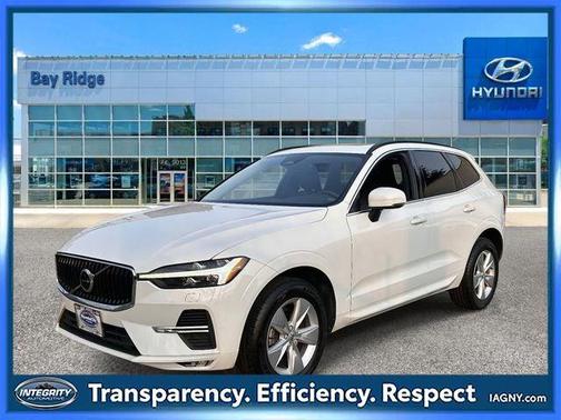 2022 Volvo XC60 B5 Momentum