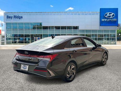 Abyss Black 2025 Hyundai ELANTRA SEL