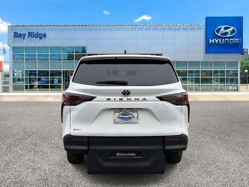 2026 Toyota Sienna LE