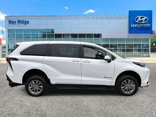 2026 Toyota Sienna LE