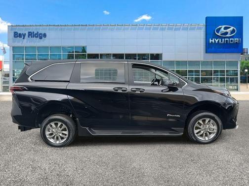 2026 Toyota Sienna LE