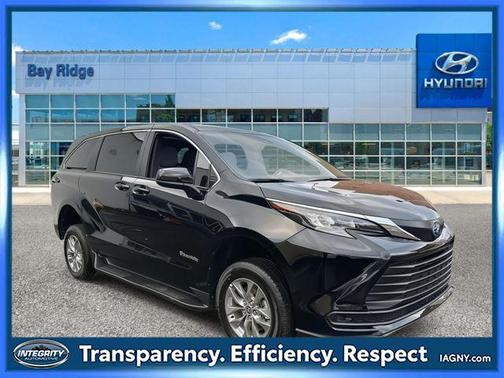 2026 Toyota Sienna LE