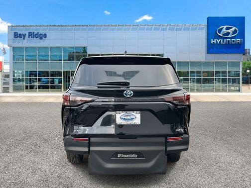 2026 Toyota Sienna LE