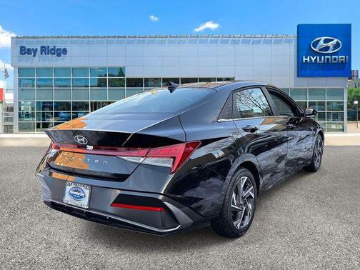 2025 Hyundai ELANTRA SEL