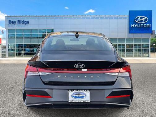 2025 Hyundai ELANTRA SEL