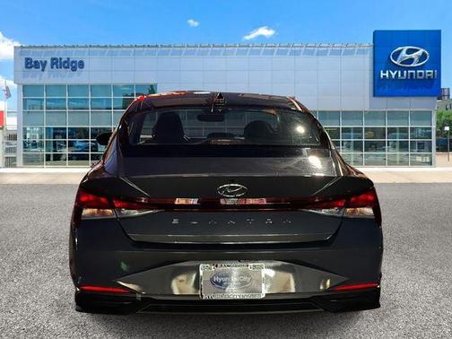 2023 Hyundai ELANTRA SE