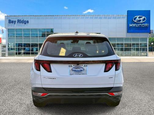2022 Hyundai TUCSON SE