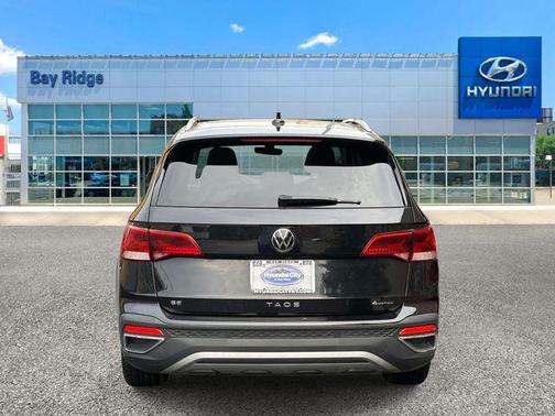 Deep Black 2023 Volkswagen Taos 1.5T SE