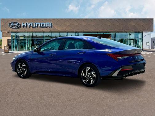2025 Hyundai ELANTRA Limited