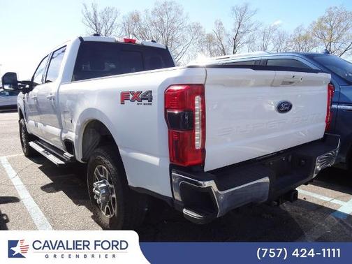 OXFORD WHITE 2023 Ford F-250 LARIAT