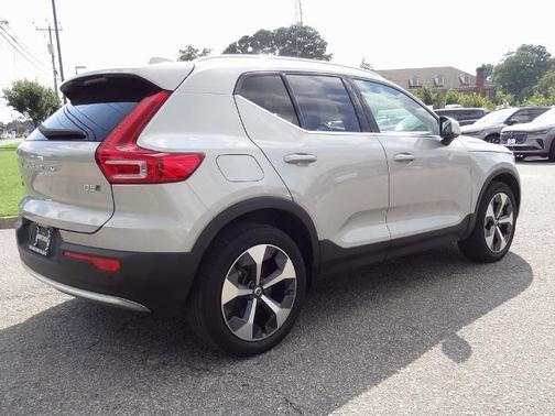 2023 Volvo XC40 B5 PLUS BRIGHT THEME