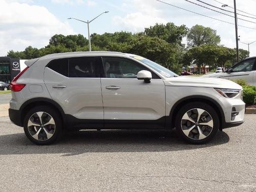 2023 Volvo XC40 B5 PLUS BRIGHT THEME
