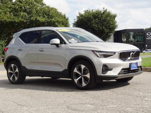 2023 Volvo XC40 B5 PLUS BRIGHT THEME