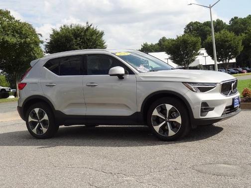 2023 Volvo XC40 B5 PLUS BRIGHT THEME