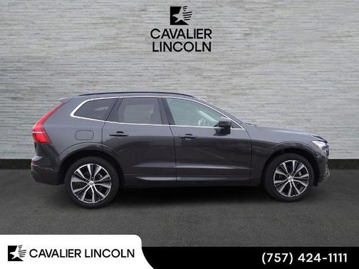 Platinum Gray Metallic 2022 Volvo XC60 B5 MOMENTUM