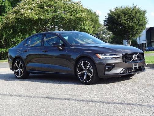 2023 Volvo S60 B5 PLUS DARK THEME