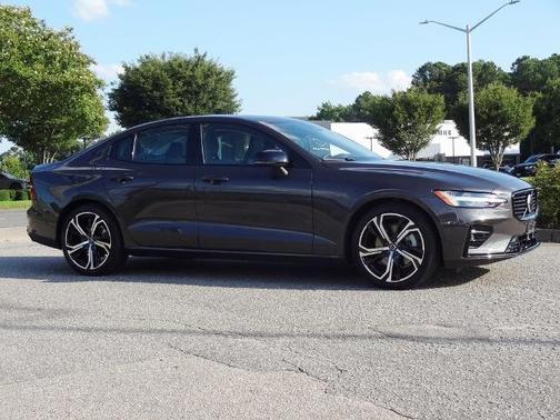 2023 Volvo S60 B5 PLUS DARK THEME
