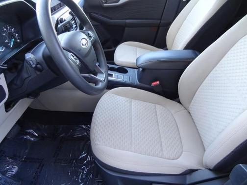 ICED BLUE SILVER METALLIC 2022 Ford Escape SE