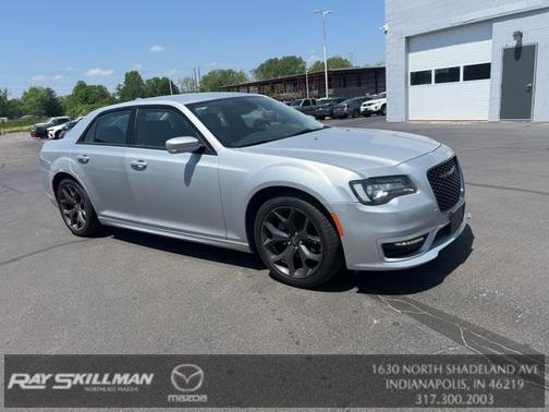 2022 Chrysler 300 Touring