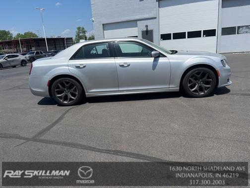 2022 Chrysler 300 Touring
