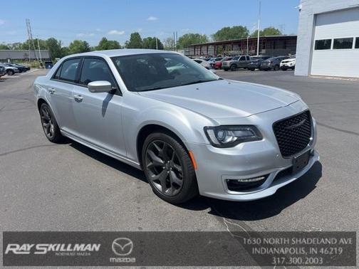 2022 Chrysler 300 Touring