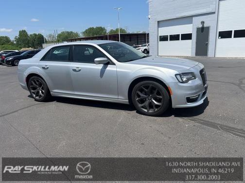 2022 Chrysler 300 Touring