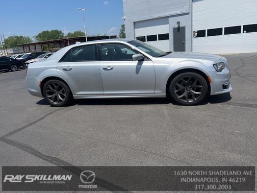 2022 Chrysler 300 Touring