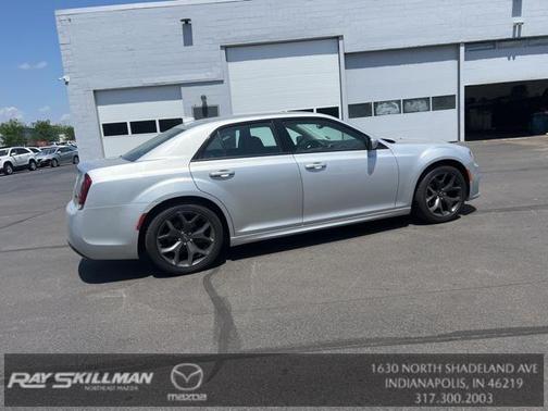2022 Chrysler 300 Touring