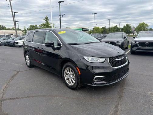 Diamond Black 2024 Chrysler Pacifica Touring L