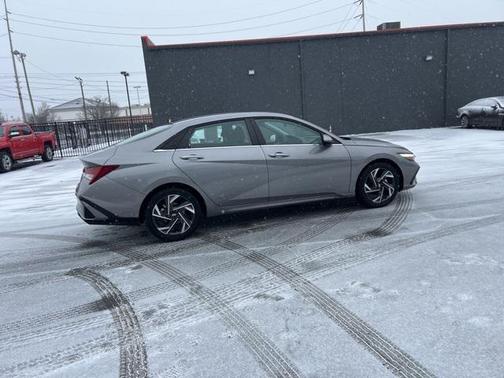 2025 Hyundai ELANTRA SEL