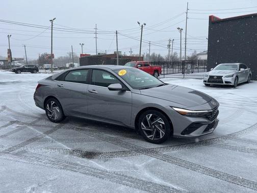 2025 Hyundai ELANTRA SEL