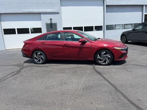 2024 Hyundai ELANTRA Limited