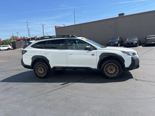 Crystal White Pearl 2023 Subaru Outback Wilderness