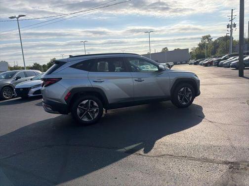 Shimmering Silver 2025 Hyundai TUCSON SEL