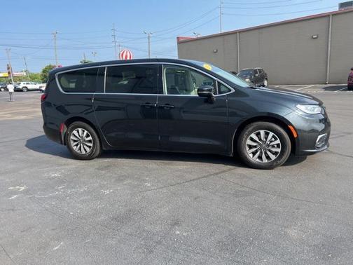 2024 Chrysler Pacifica Hybrid Select