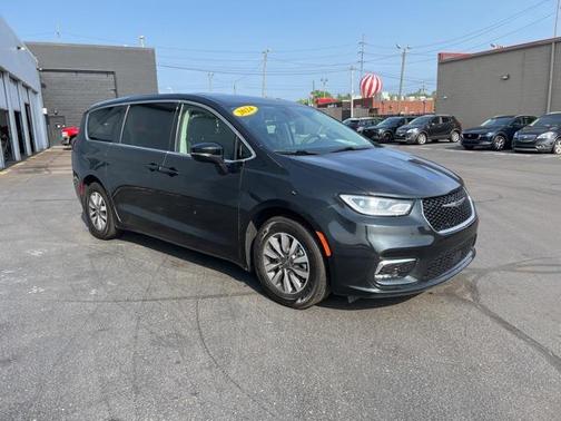 2024 Chrysler Pacifica Hybrid Select