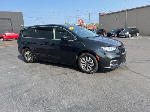 2024 Chrysler Pacifica Hybrid Select