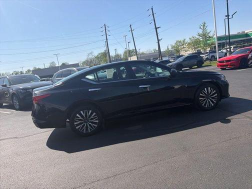 Super Black 2025 Nissan Altima 2.5 SV