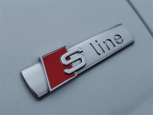 2023 Audi Q8 55 Premium Plus