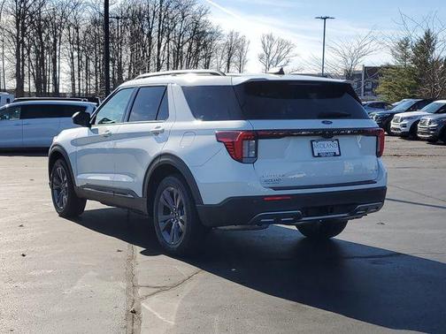 Star White Metallic Tri-Coat 2026 Ford Explorer Active