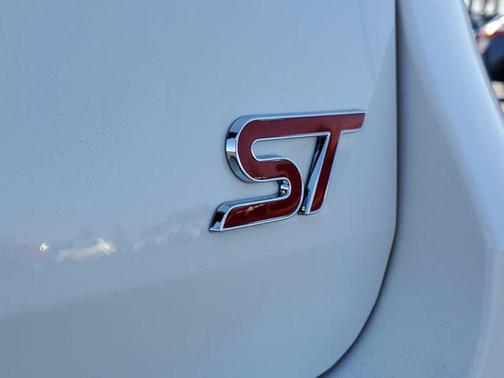 Star White Metallic Tri-Coat 2023 Ford Explorer ST