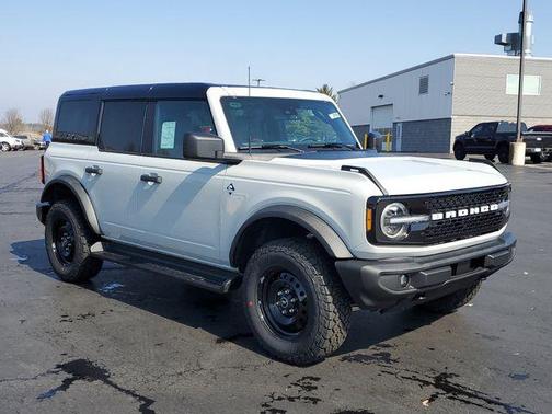 Avalanche Gray 2026 Ford Bronco Outer Banks