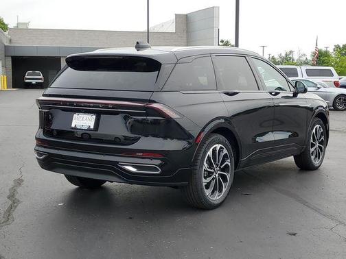 Infinite Black Metallic Clearcoat 2026 Lincoln Nautilus Reserve