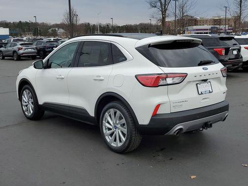Star White Metallic Tri-Coat 2021 Ford Escape Titanium