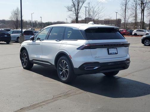 White Platinum Metallic Tri-Coat 2026 Lincoln Nautilus Premiere